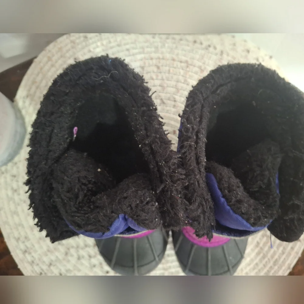 Sorel Kids Purple and Blue Snow Boot Size 7.